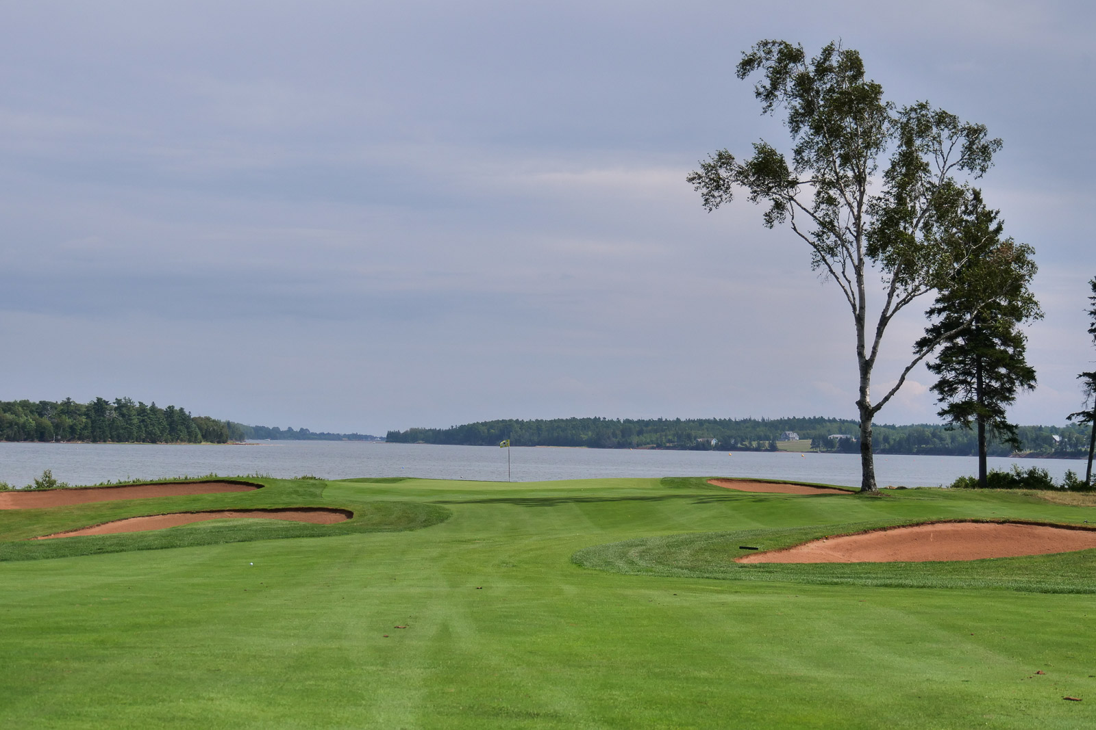 The approach on 8 at Dundarave.