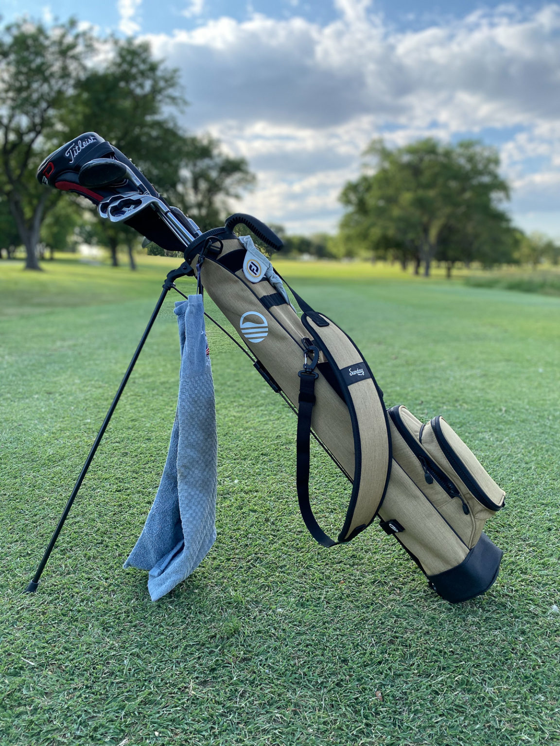 Sunday Golf Loma Bag Review: Is This Sunday Golf Bag Any Good?